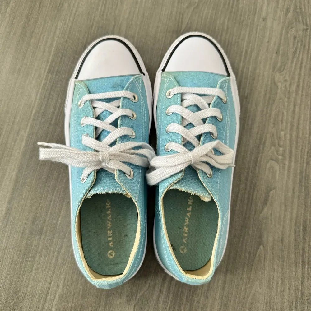 light blue low top canvas sneakers shoes women size 8 - Image 8