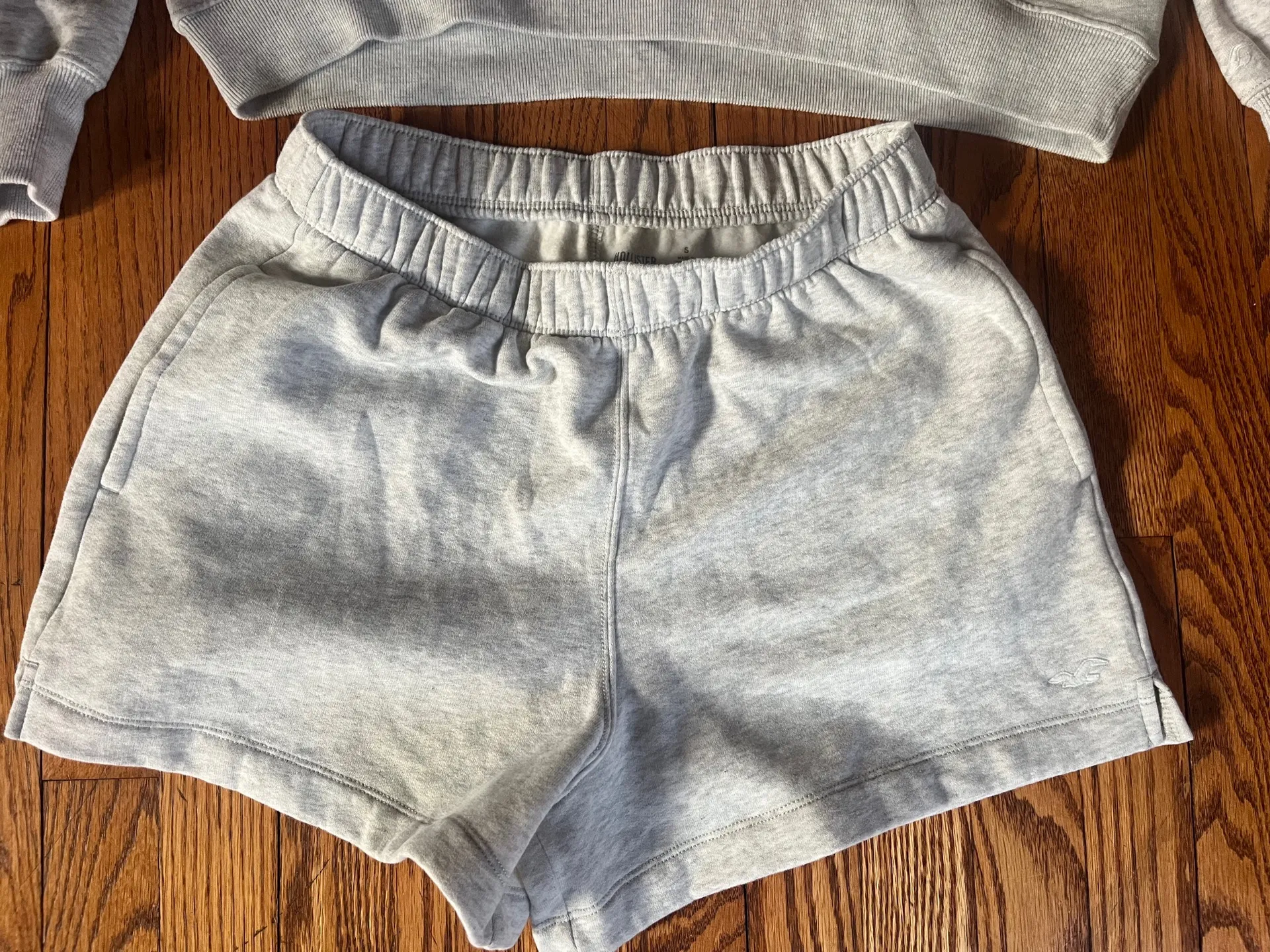 Hollister Sweat set (shorts and sweatshirt) - Image 3