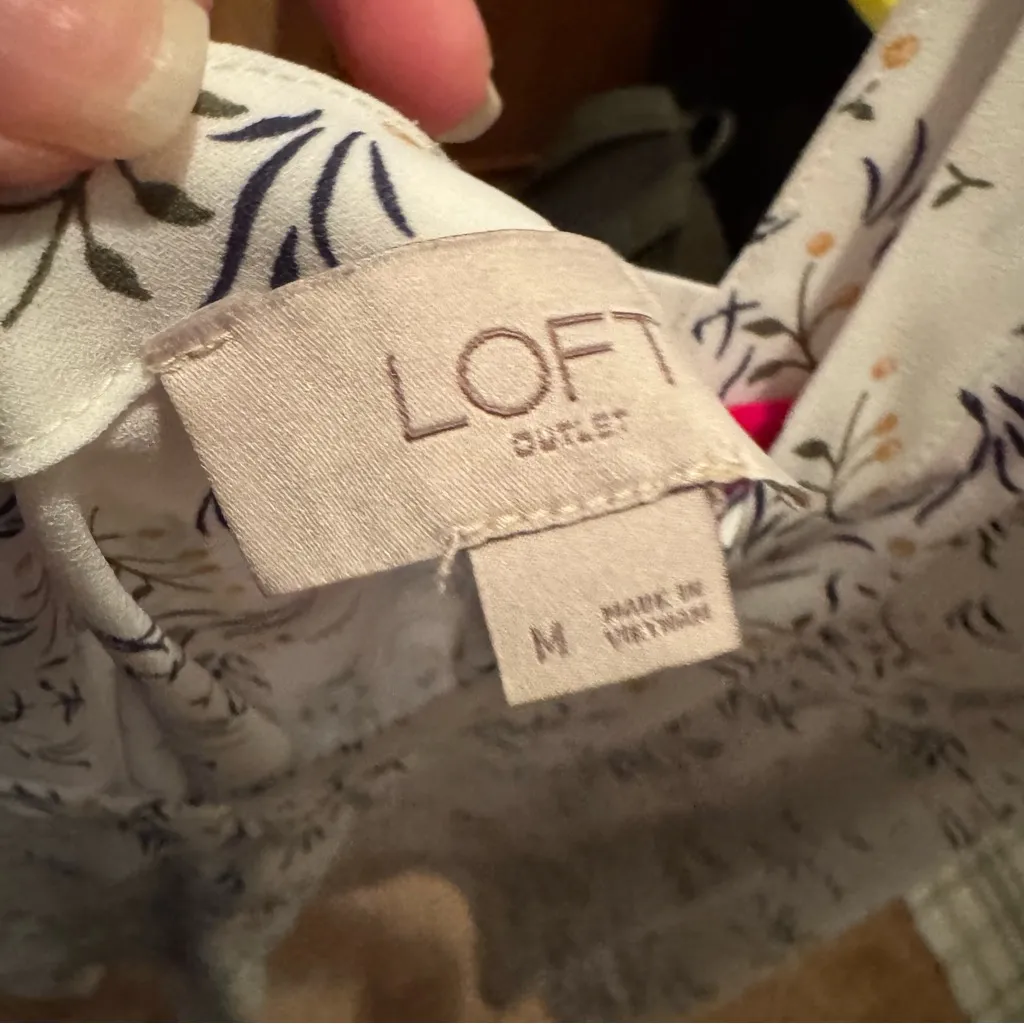 Loft Outlet Blouse Women’s Medium White Green Floral V Neck Back Top Spring - Image 4