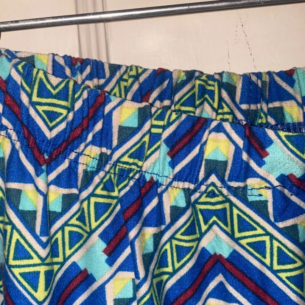 LuLaRoe Geometric Blue, Green & Red Elastic (Classic) Waistband Leggings - Image 5