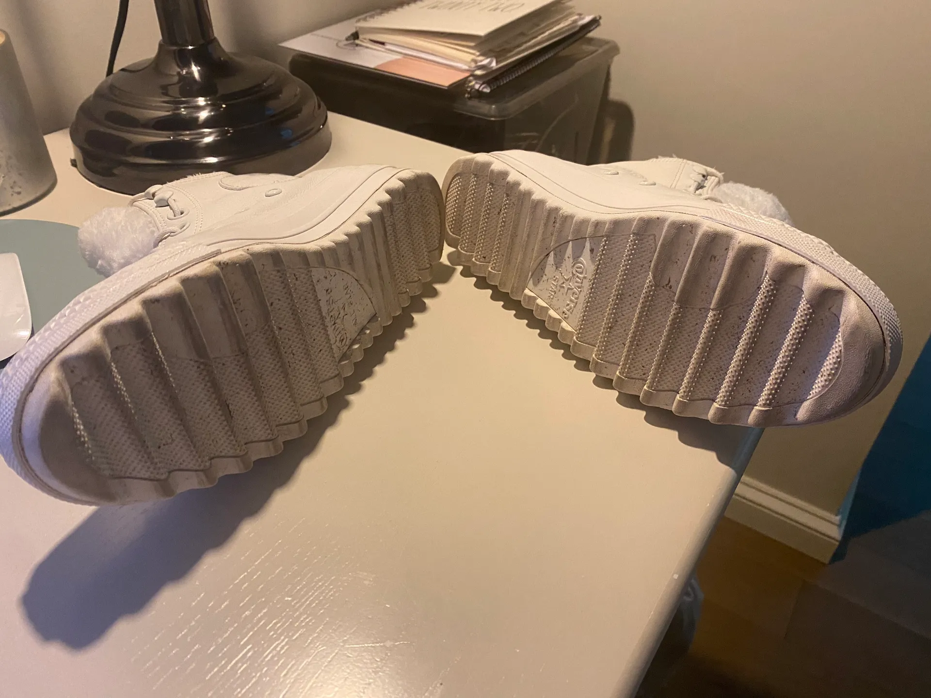 Converse Winter White Leather & Fleece Platform - Image 5