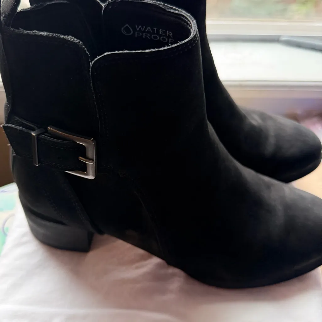 Vionic Black Ankle Booties - Image 2