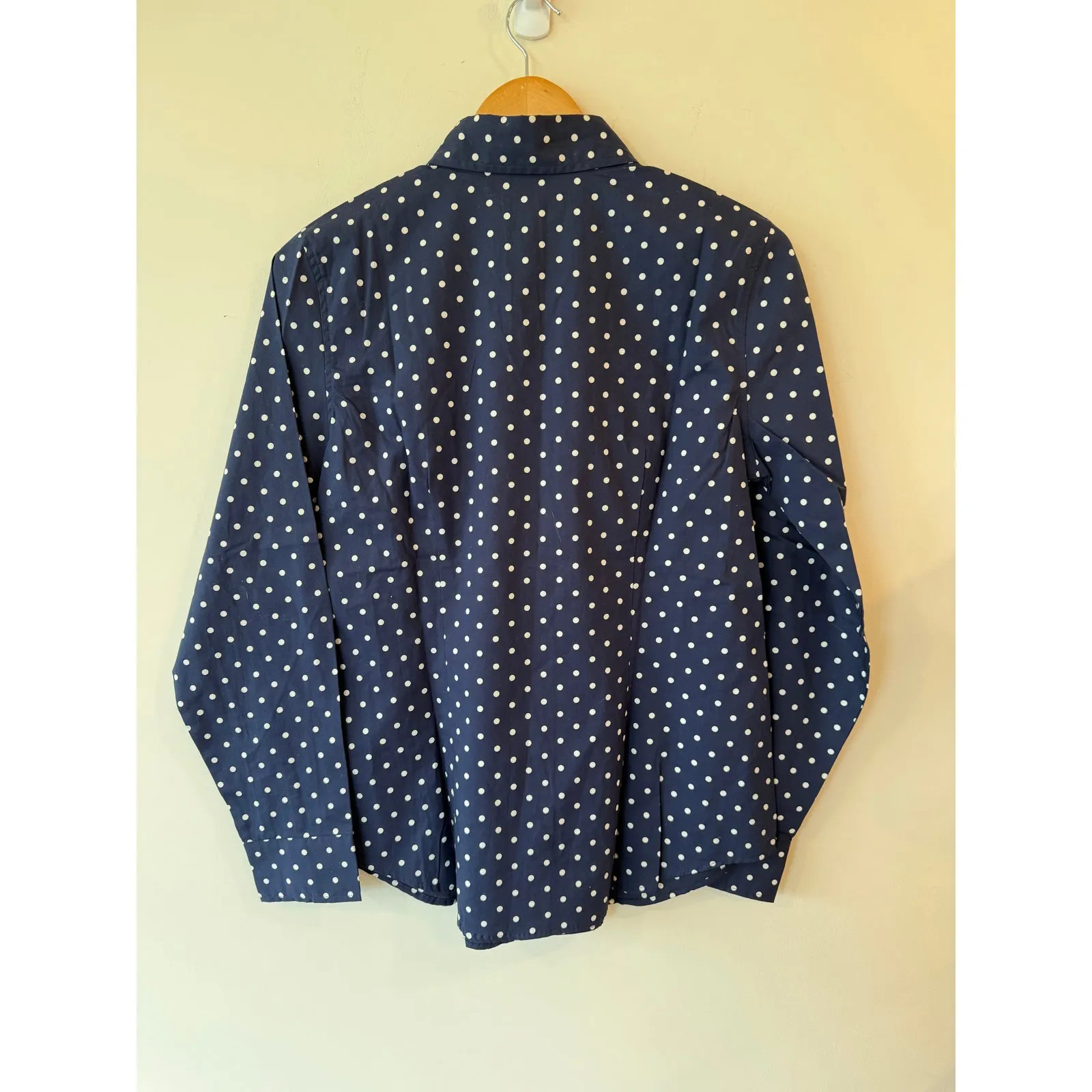 NWT Van Heusen Polka Dot Button Down Shirt Classic Fit Blue Women's Size Medium - Image 2