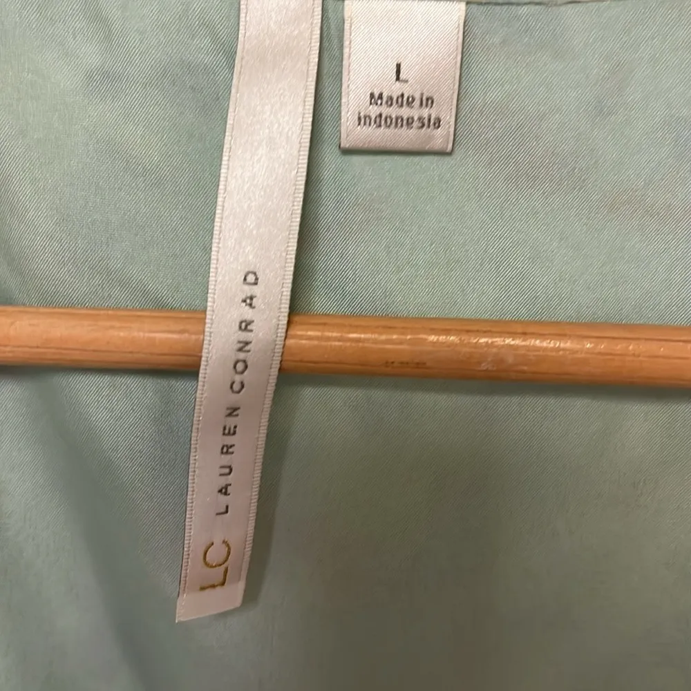 Floral Pastel Ruffle Front Sleeveless Blouse Lauren Conrad - Image 3