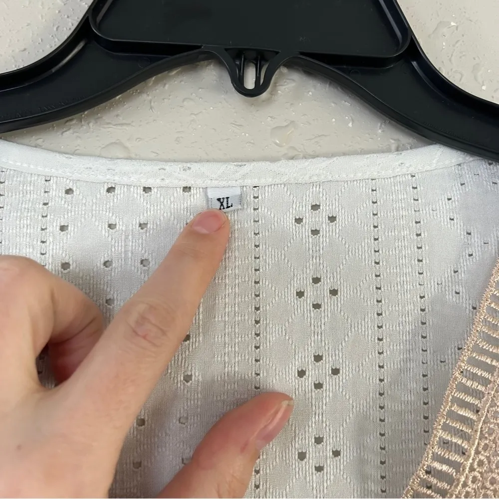 🦋 White Cream Eyelet V - Image 3