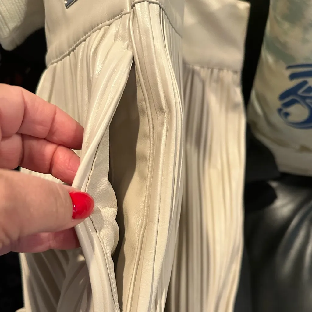 Maniere De Voir high rise waist pleated faux leather wide leg pants cream size 8 - Image 10