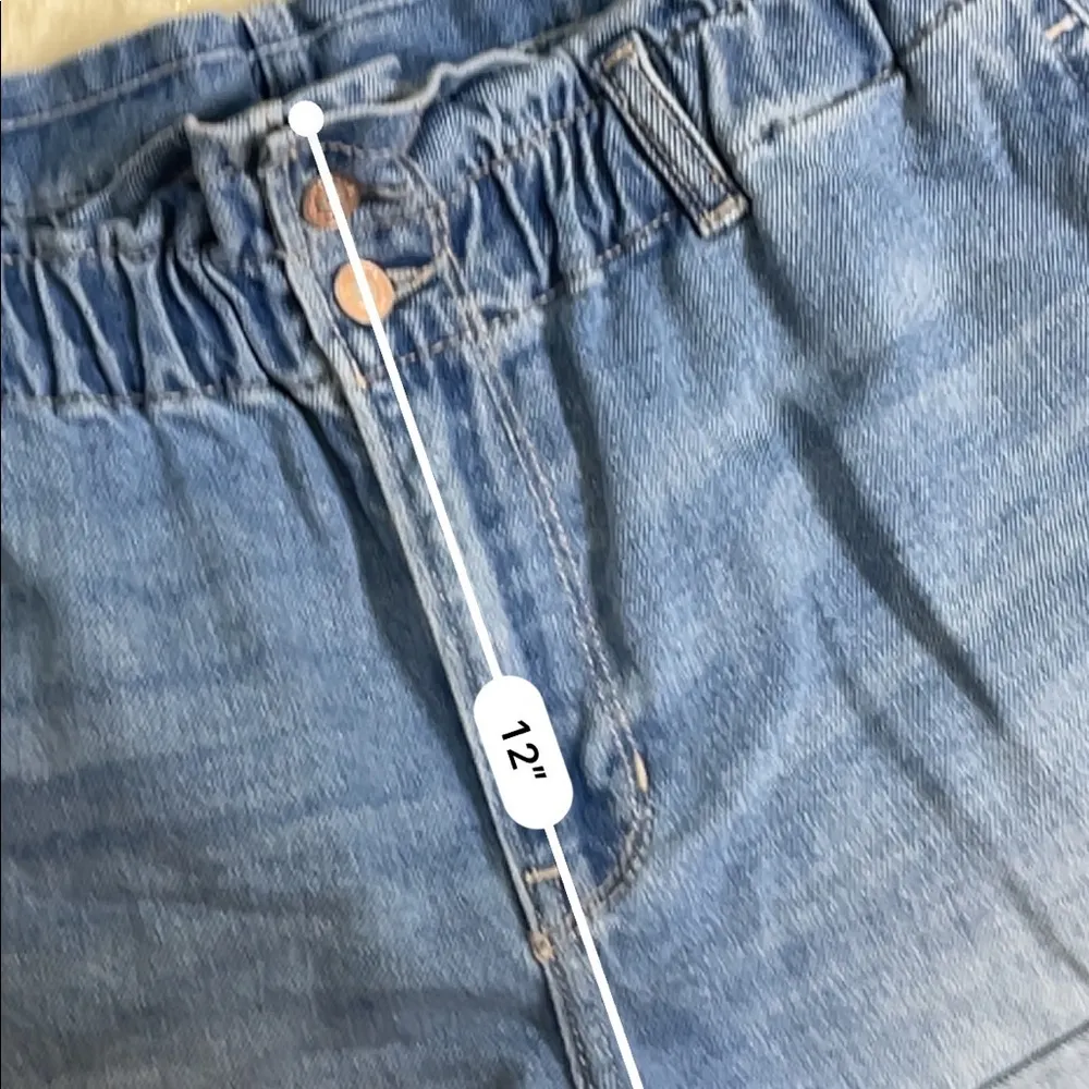 Hollister ultra high rise denim jean mom shorts - Image 4
