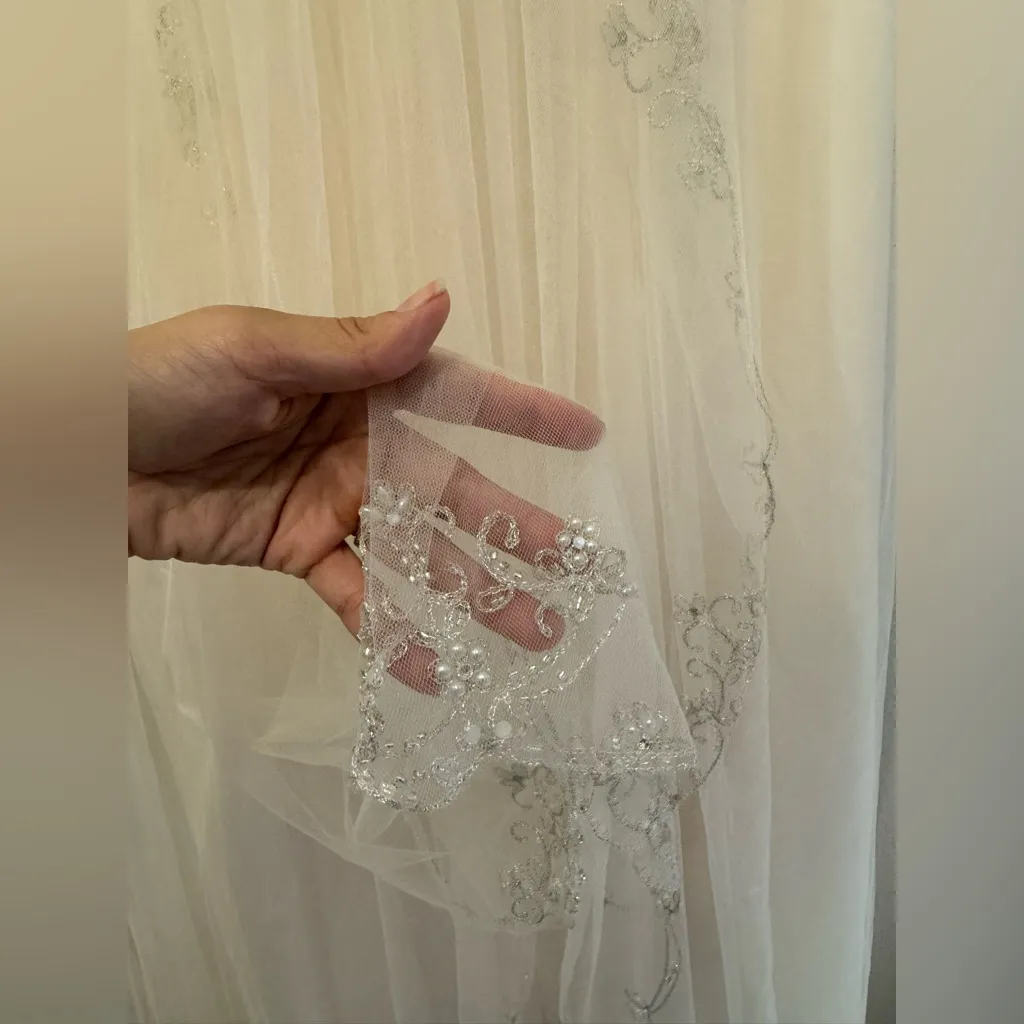 David’s Bridal Ivory A-line Wedding Dress Size 12 Full Length/Train With Veil - Image 15