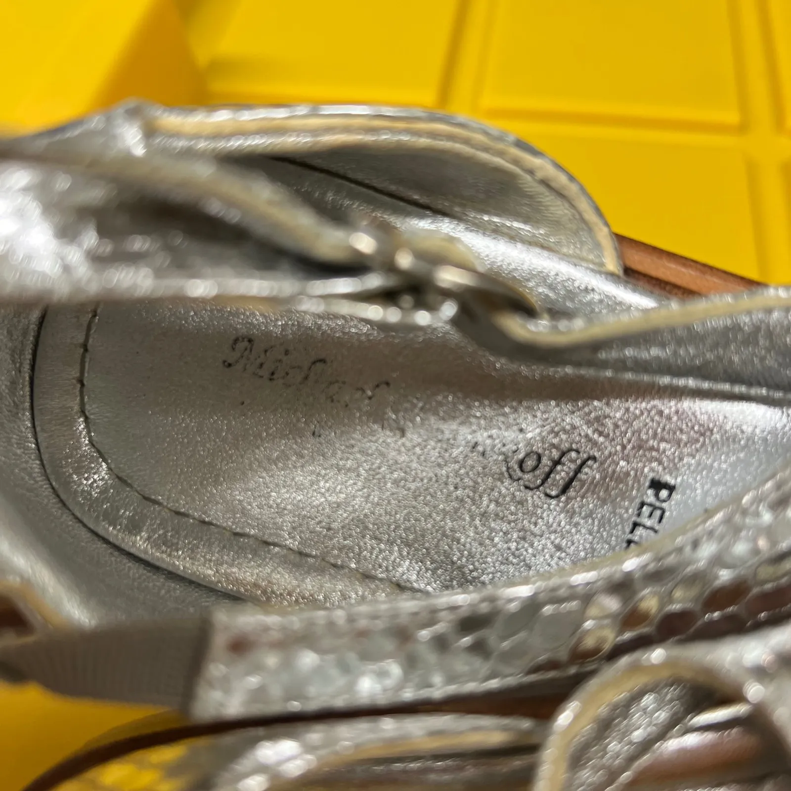 Michael Pasinkoff Silver Snake Print Leather‎ Flat Sandals Made in Italy Size 36 - Image 8