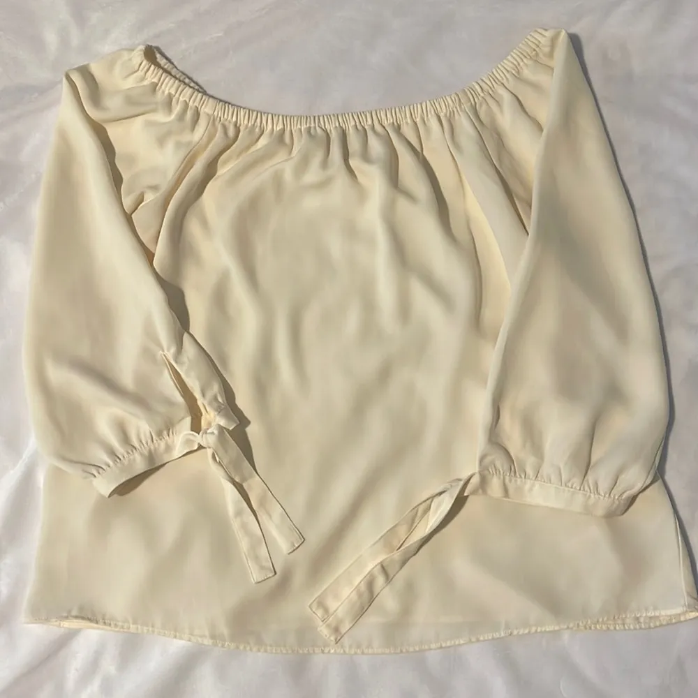 J. crew off the shoulder top cream. XS - Image 3