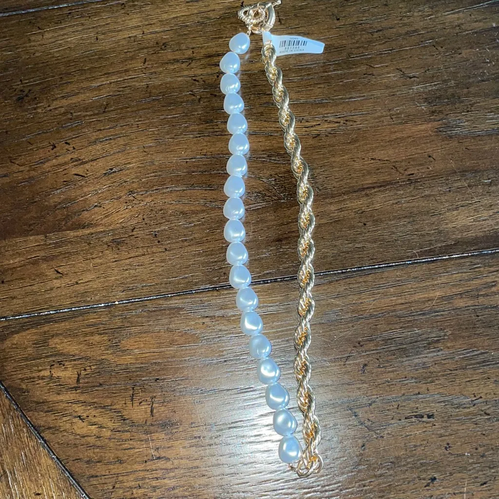 Francesca‘s gold and white necklace - Image 2