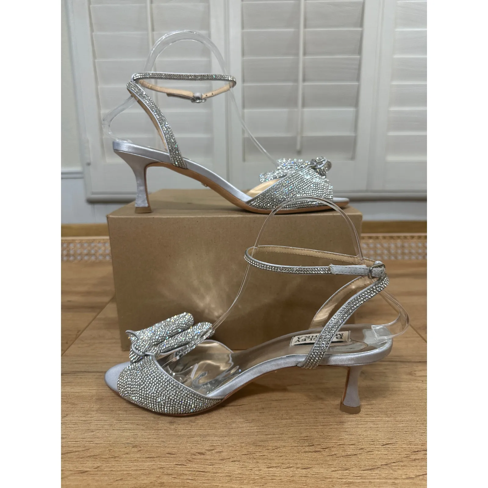 Badgley Mischka Remi Almond Toe Rhinestone Ruffle Mid Heel Sandals Size 8 NWOB - Image 9