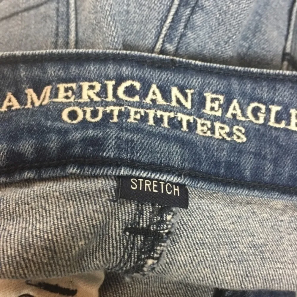 American‎ Eagle Shortie Stretch Medium Wash Denim Cuffed Size 8 - Image 8