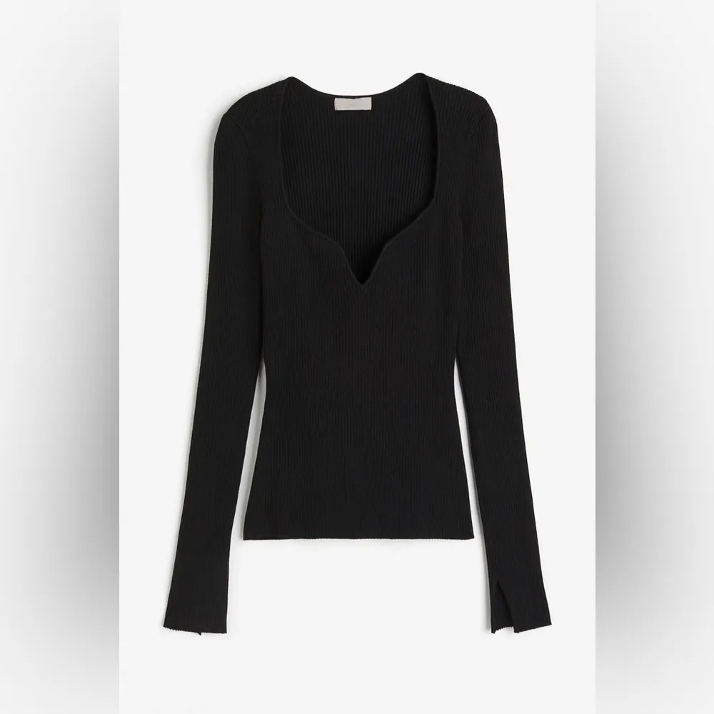 H&M black ribbed knit sweetheart neckline top/sweater, size small - Image 4