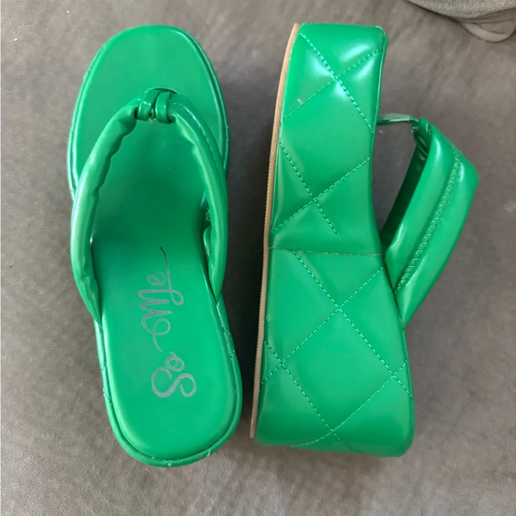 Green Quilted Platform Women's Sandals Size 6 - Image 2