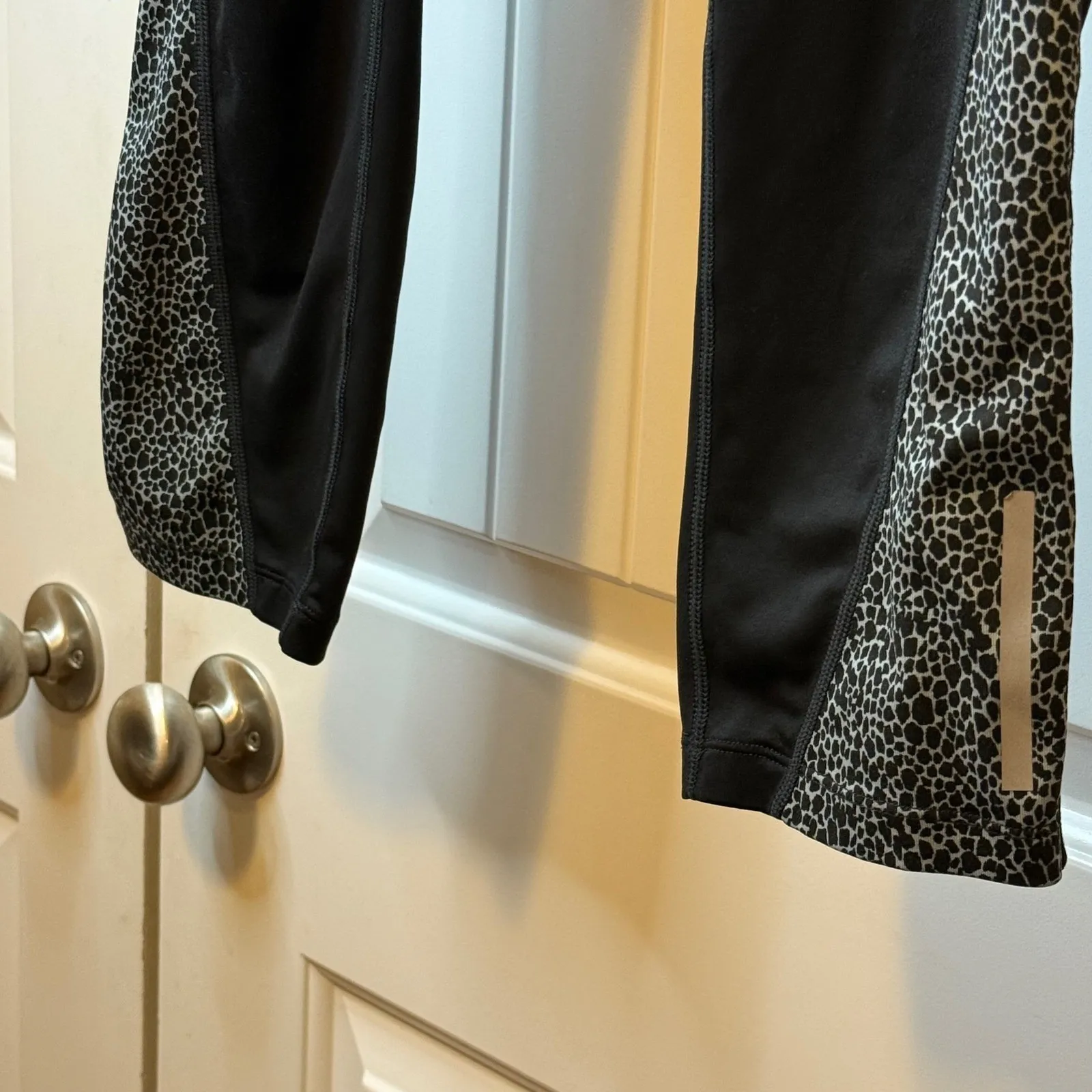 Nike Dri FIT Women's Black Running Crops Leopard Print Athletic‎ Leggings M # - Image 6