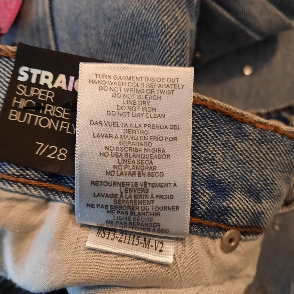 Simple Society Juniors Jeans High Rise Straight Button Fly Light Wash Size 7/28 - Image 4