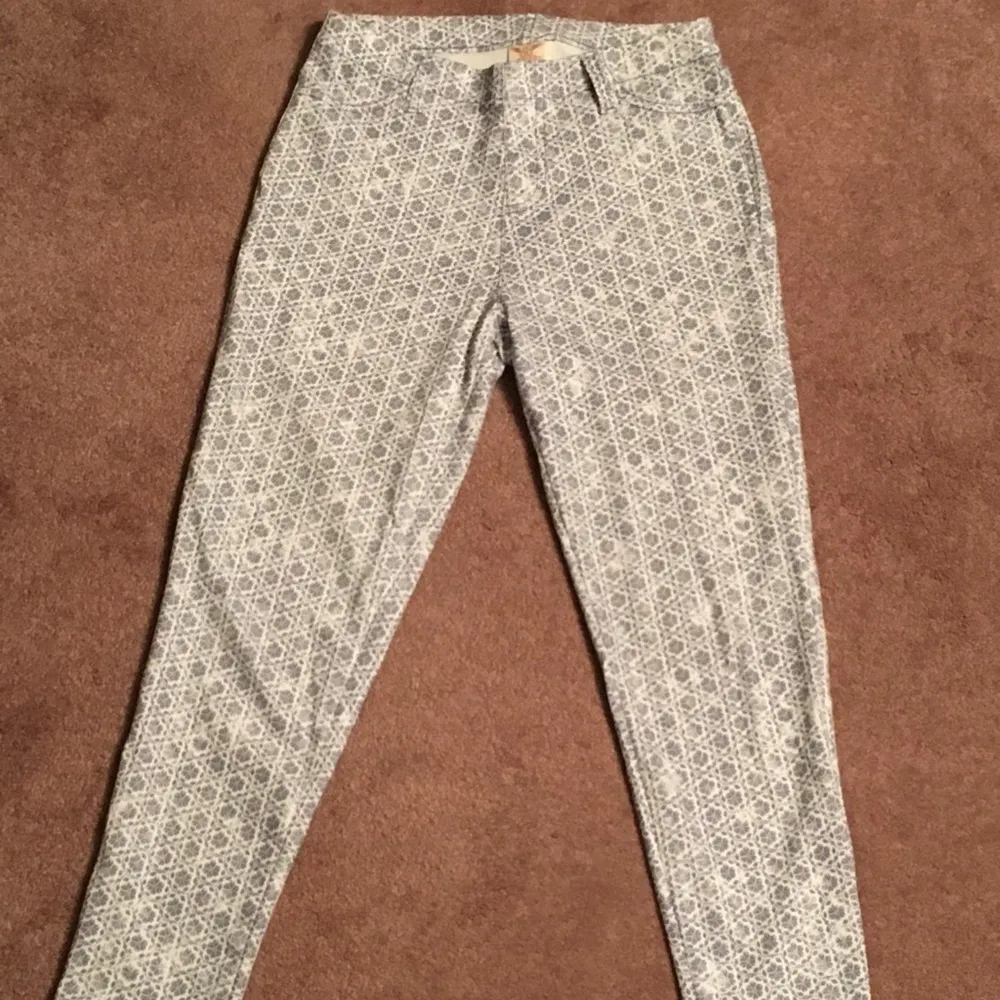 Light Blue & White Patterned Jeggings - Image 4