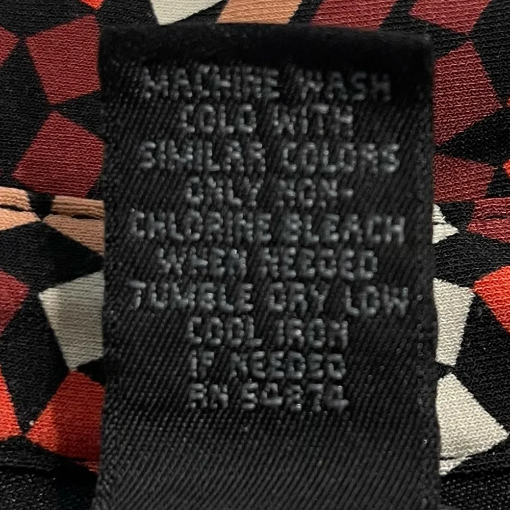 The Limited  Stretch Button Down shirt. Black with pattern. Size Medium. - Image 7