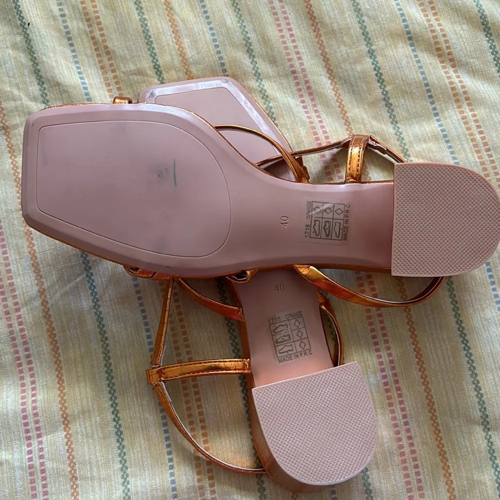 Lame Roma Heels Orange Size 9 - Image 3