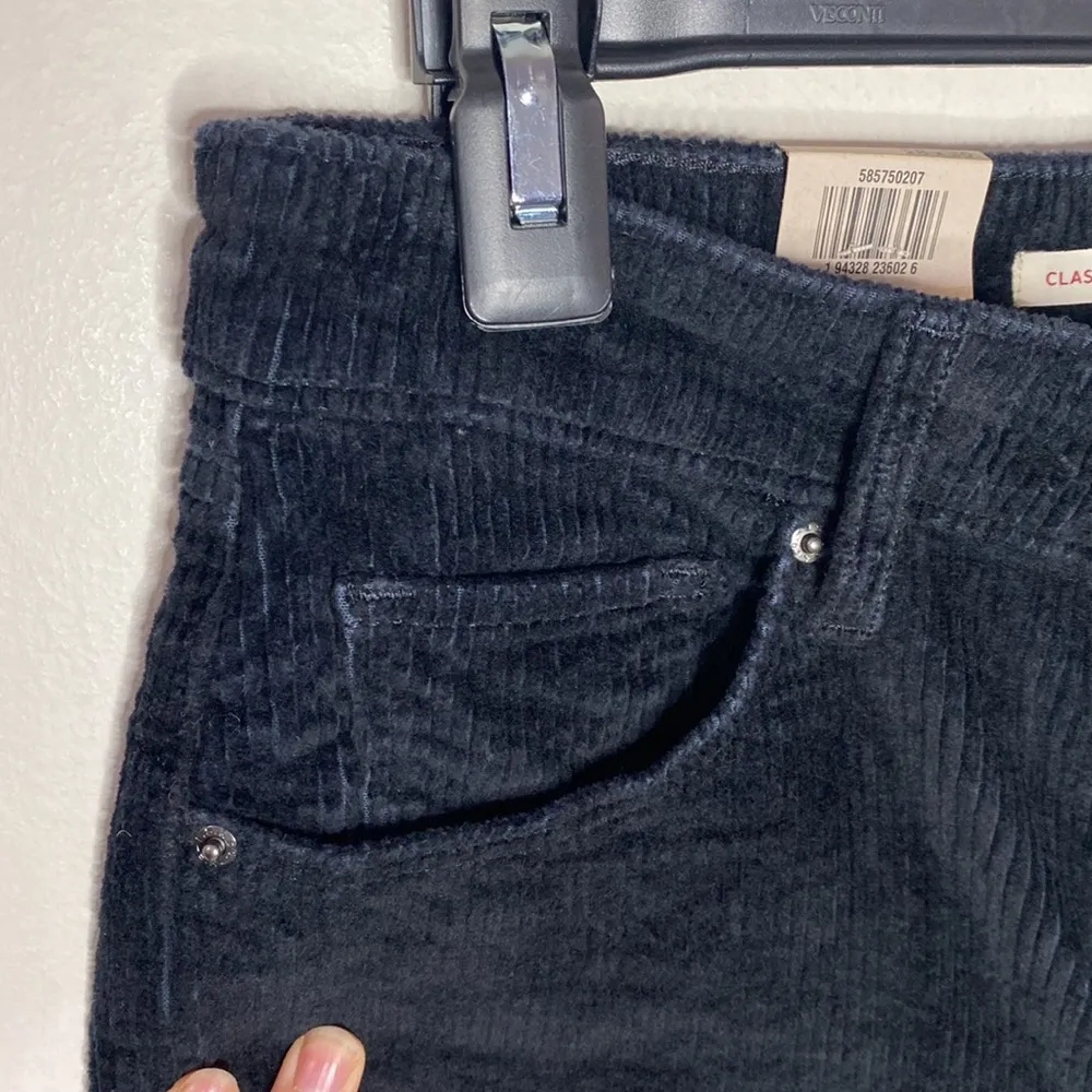 Levi’s black classic mid rise skinny wide wale corduroy jeans size 28 - Image 5