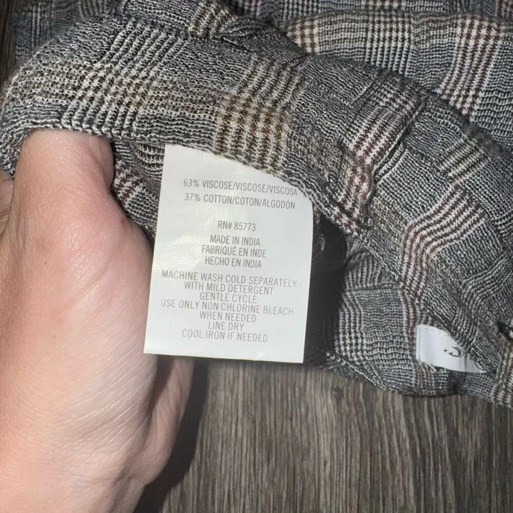 O’Neil lightweight plaid capri’s - Image 7