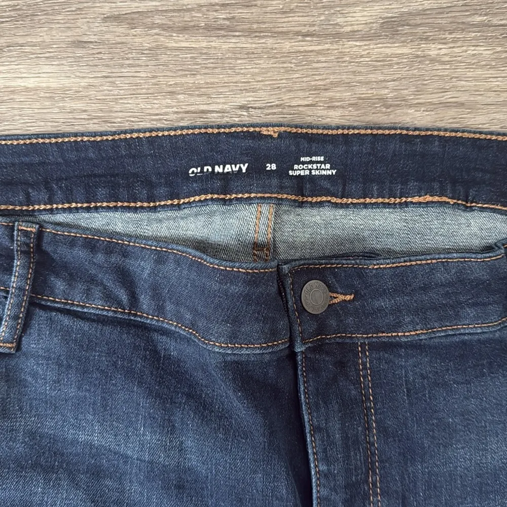 Old Navy Blue Skinny Jeans 28 with Natural Fading Dark Wash Mid Rise Rockstar - Image 2
