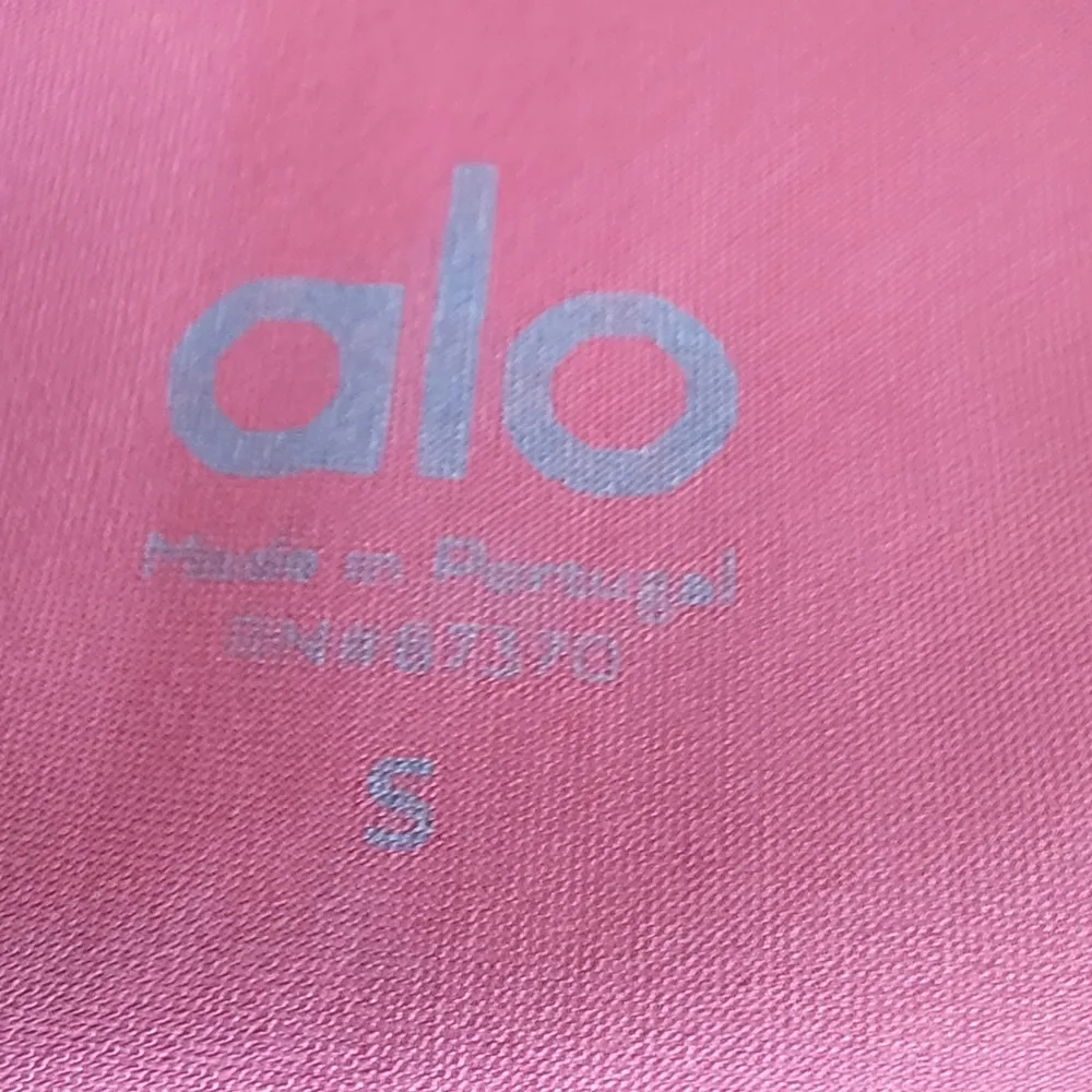 Alo Yoga Warrior Ripped Distressed Red ActiveWorkout Leggings Small - Image 10