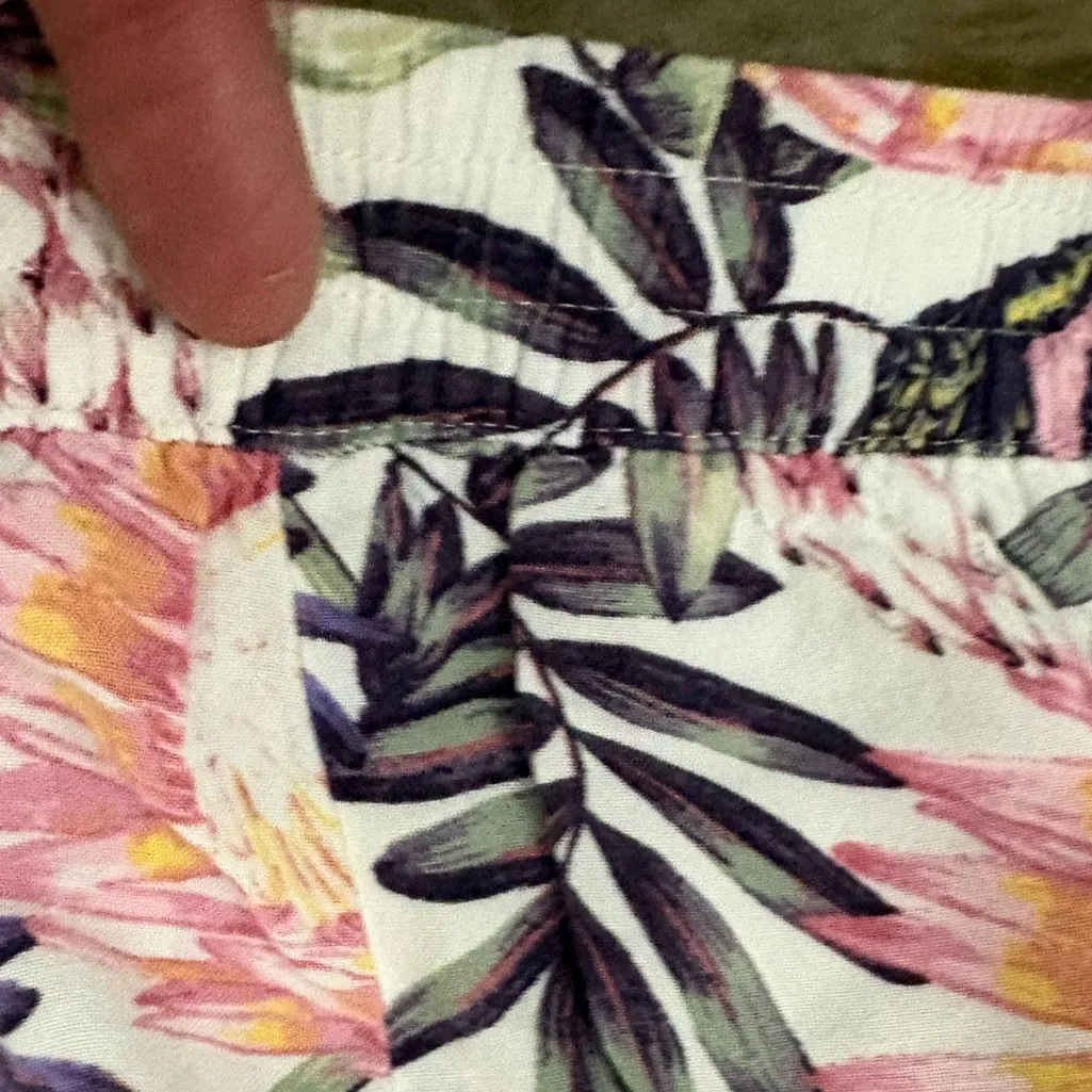 H&M Pleated Pull On Cropped Ankle Pants with Pockets - Image 5