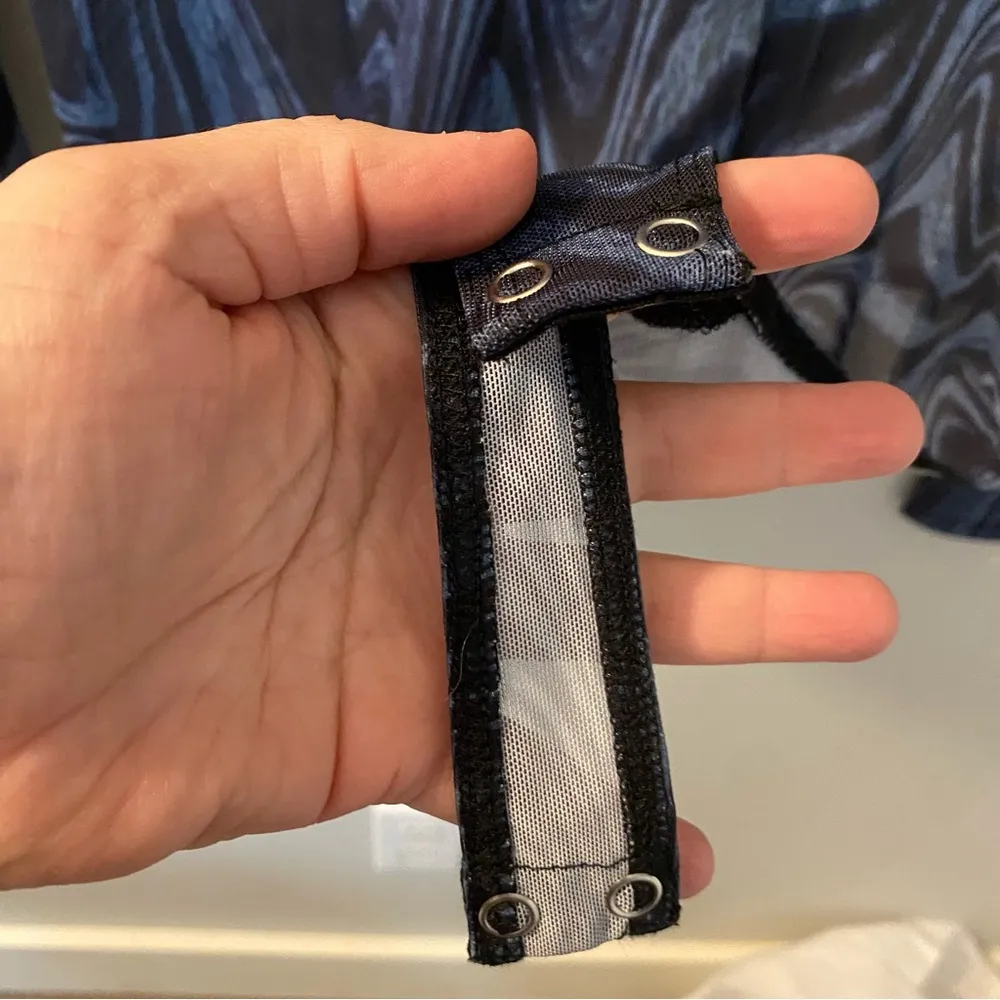 Good American sheer mesh mock neck bodysuit in blue abstract print size 5. 2XL - Image 8