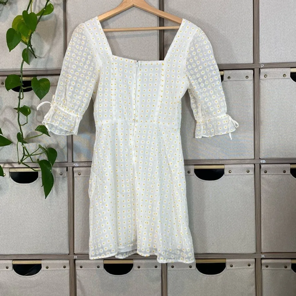 Francesca’s Daisy floral cream mini dress White Size M - Image 5