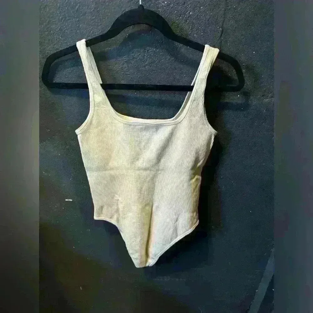 Women’s OQQ Shapewear Cream Tank Top Bodysuit Size Large - Image 3