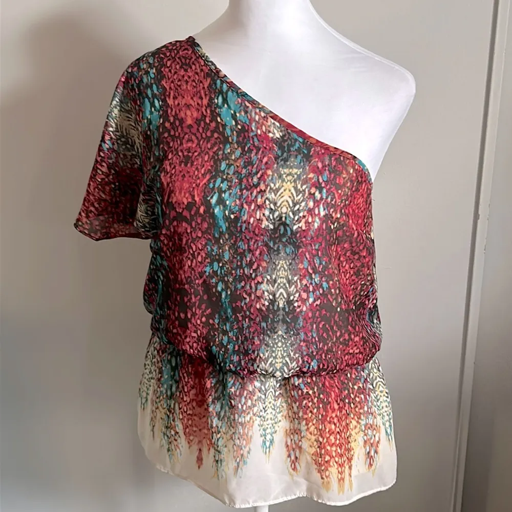a.n.a. One Shoulder Peplum Boho Watercolor Feather Print All Occasion Blouse - Image 6