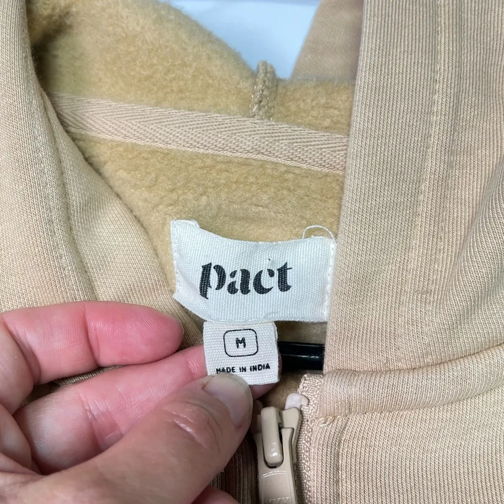 Pact Full Zip cropped camel tan hoodie with front pockets size medium - Image 4