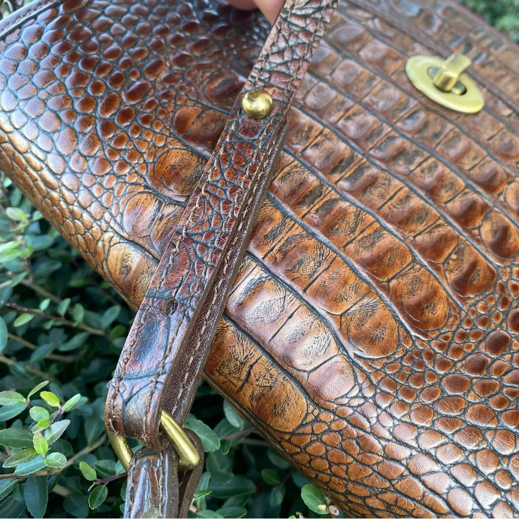 Vintage BRAHMIN Melbourne brown croc embossed leather Saddle shoulder bag purse - Image 11
