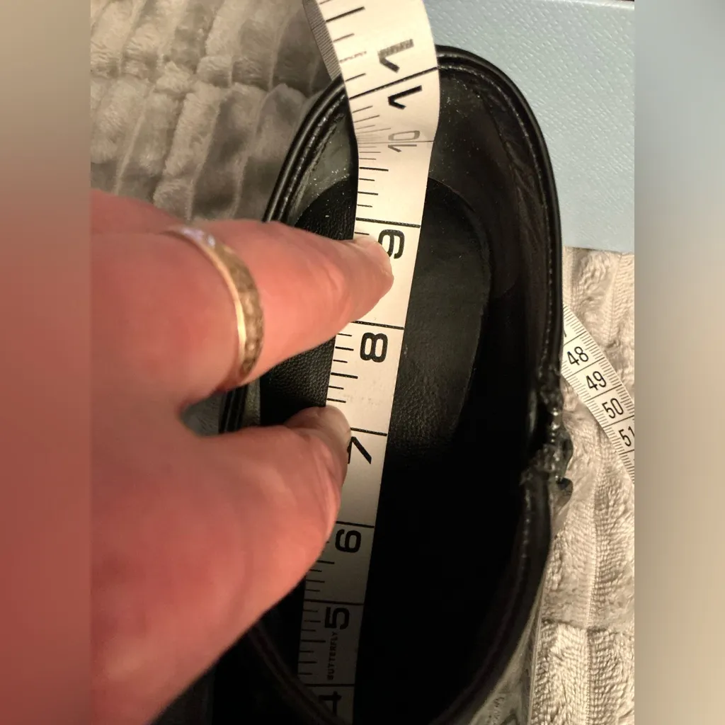 Cute PRADA patent leather booties 🖤🖤 - Image 15