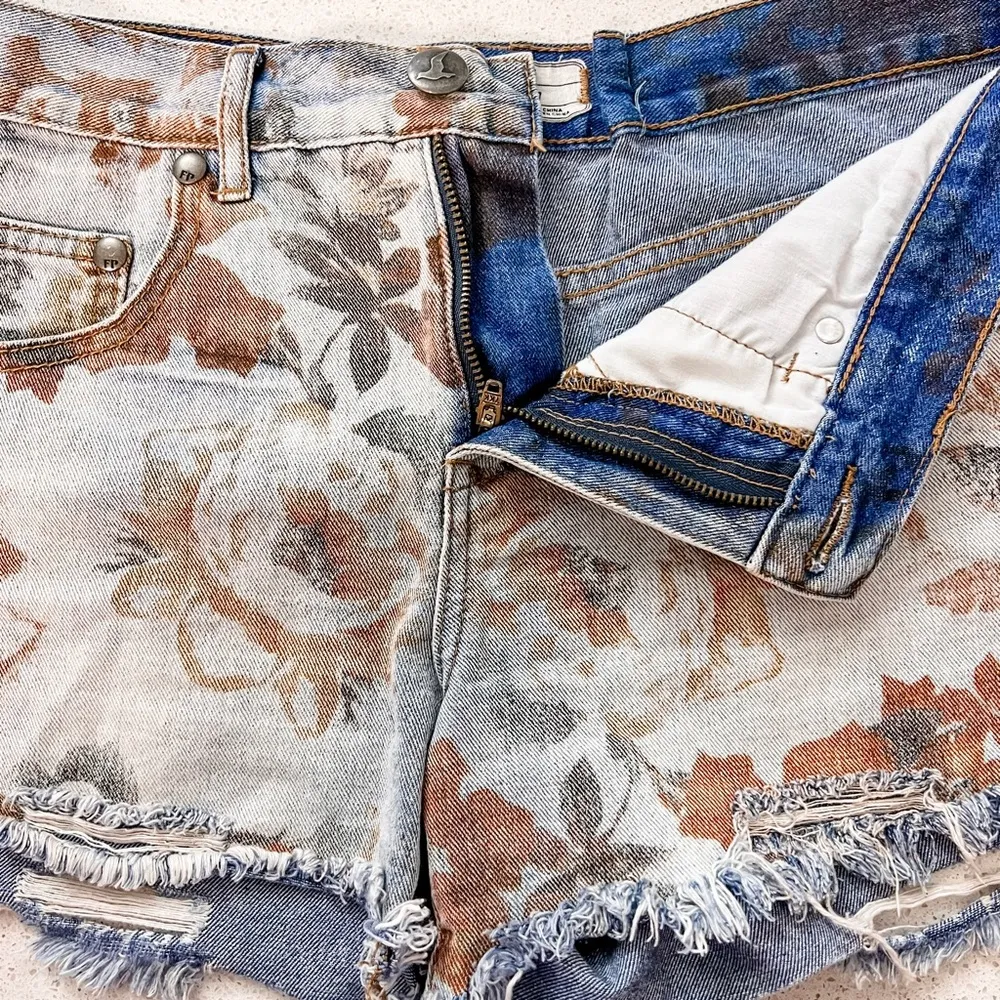 Free People Floral Shorts - Image 3