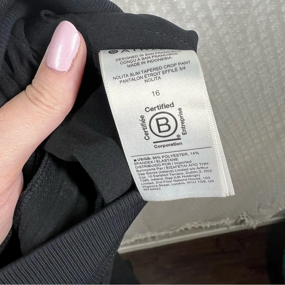 Athleta‎ Black High Rise Nolita Slim Tapered Crop Pants - Image 6