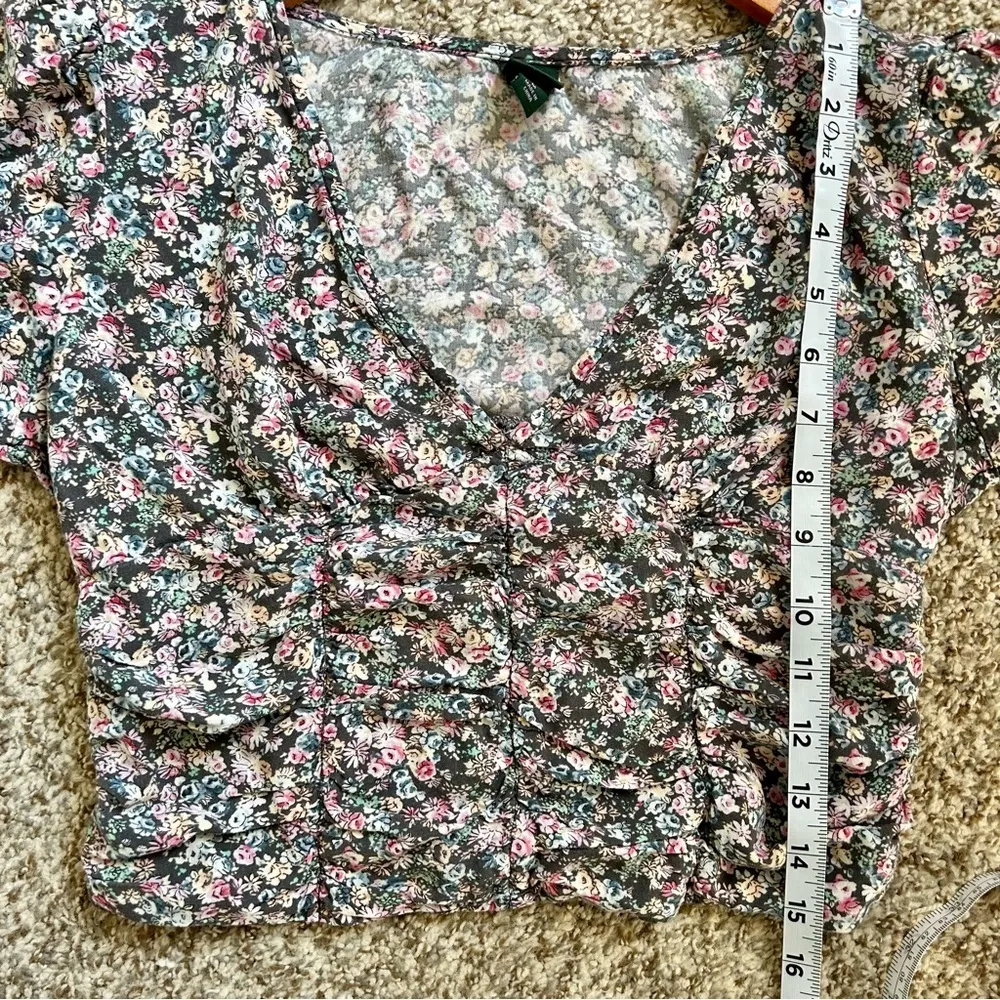 🦋 Wild Fable Floral V-Neck Long Sleeve Cropped Blouse Medium Spring - Image 6
