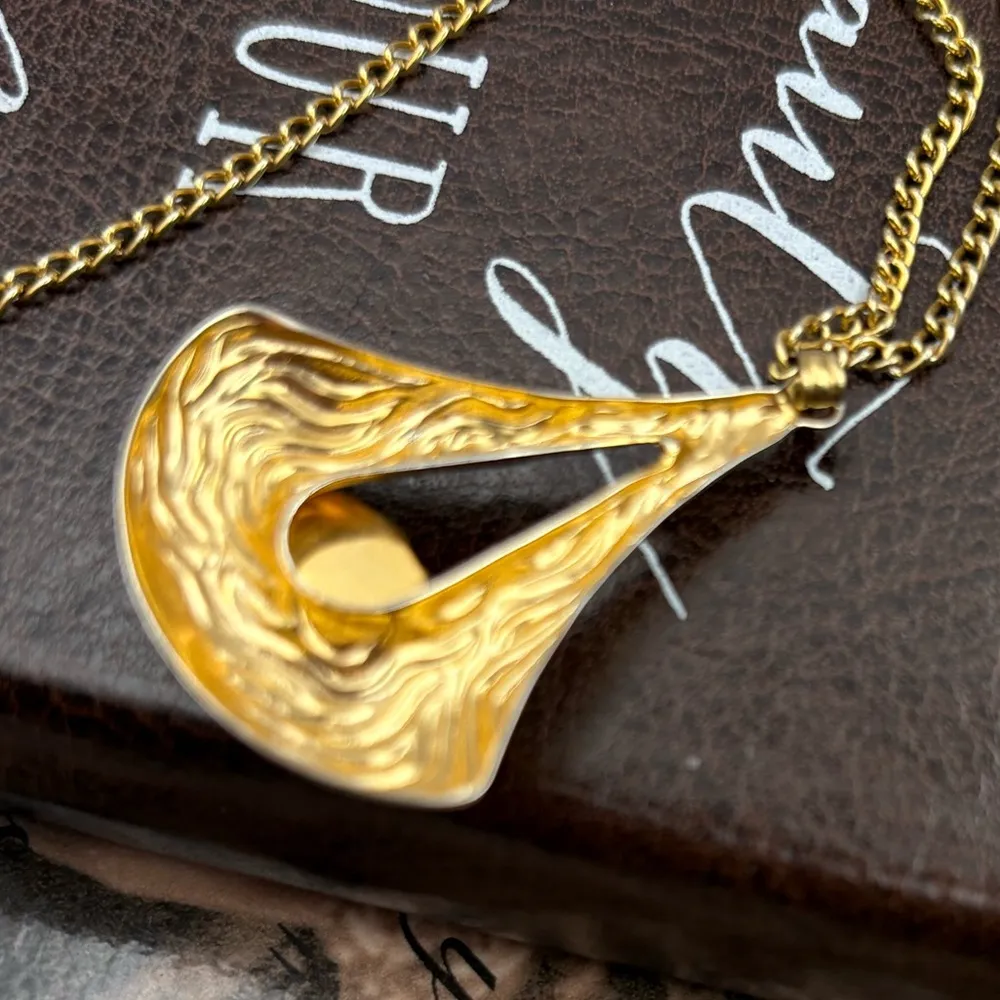 Elegant Vintage 1970s Gold Tone Tigers Eye Pendant Necklace 17” - Image 6