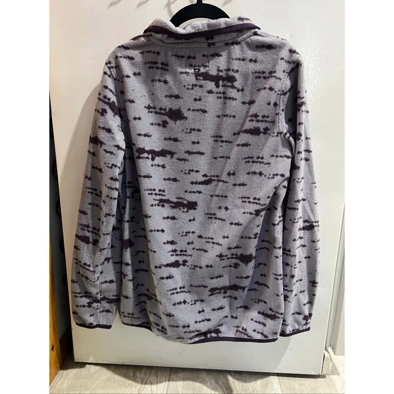 LIV Outdoors Purple Patterned Fleece Woman’s Size Small - Image 5