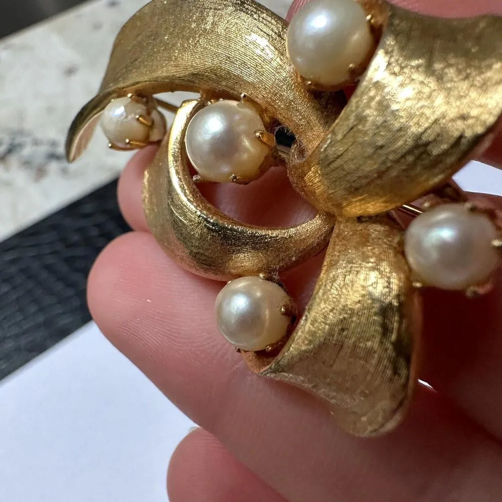 Vintage Signed Lisner Gold Tone & Faux Pearl Brooch Pin Please Read - Image 5