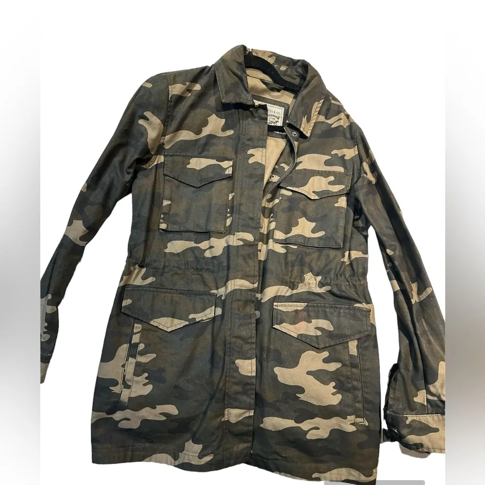 Levi’s Camo Jacket size small NWT - Image 3