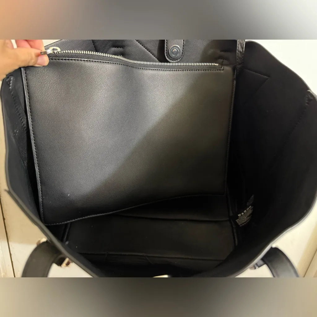 Kendall and‎ Kylie Black and Silver Izzy Star Large Tote Bag - Image 7