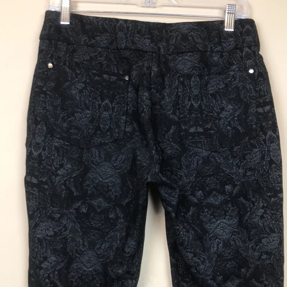 Soft Surroundings  Women’s Leaf Print Pattern Black Gray Pull On Ankle Pants - Image 7