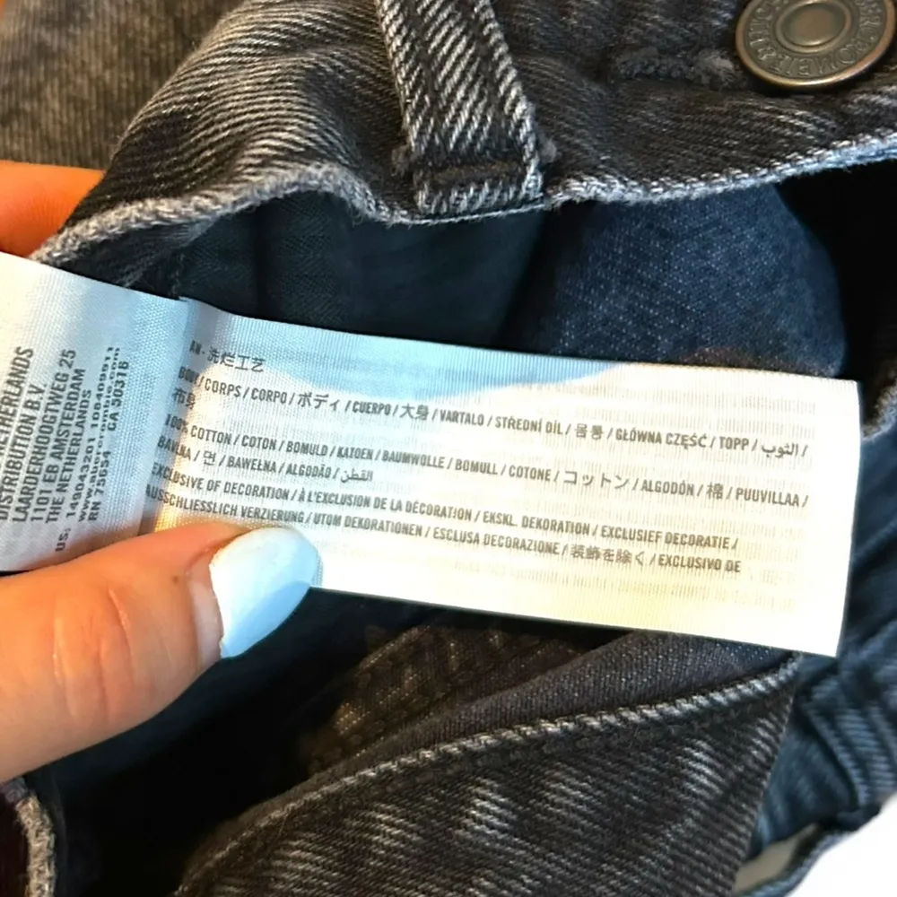 Abercrombie & Fitch Mid-Rise Boyfriend Raw Hem Denim Shorts Washed Black 27/4 - Image 9