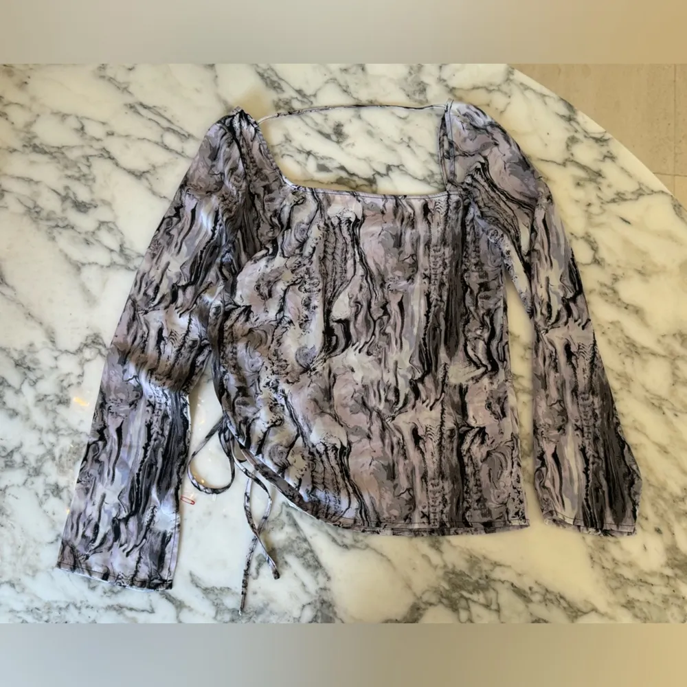 NWOT Open Edit Long Bell Sleeve Marble Asymmetrical Ruched Blouse Top XS Purple - Image 8