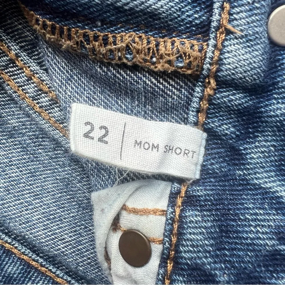 Pac Sun Womens Denim Medium Wash High Rise Mom Shorts Distressed Size 22 - Image 4