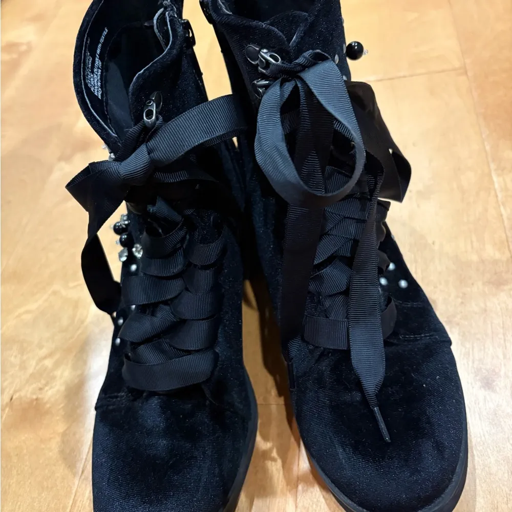 Madden Girl Womens Veera Embellished Velvet Combat Boots sz 9 black - Image 7