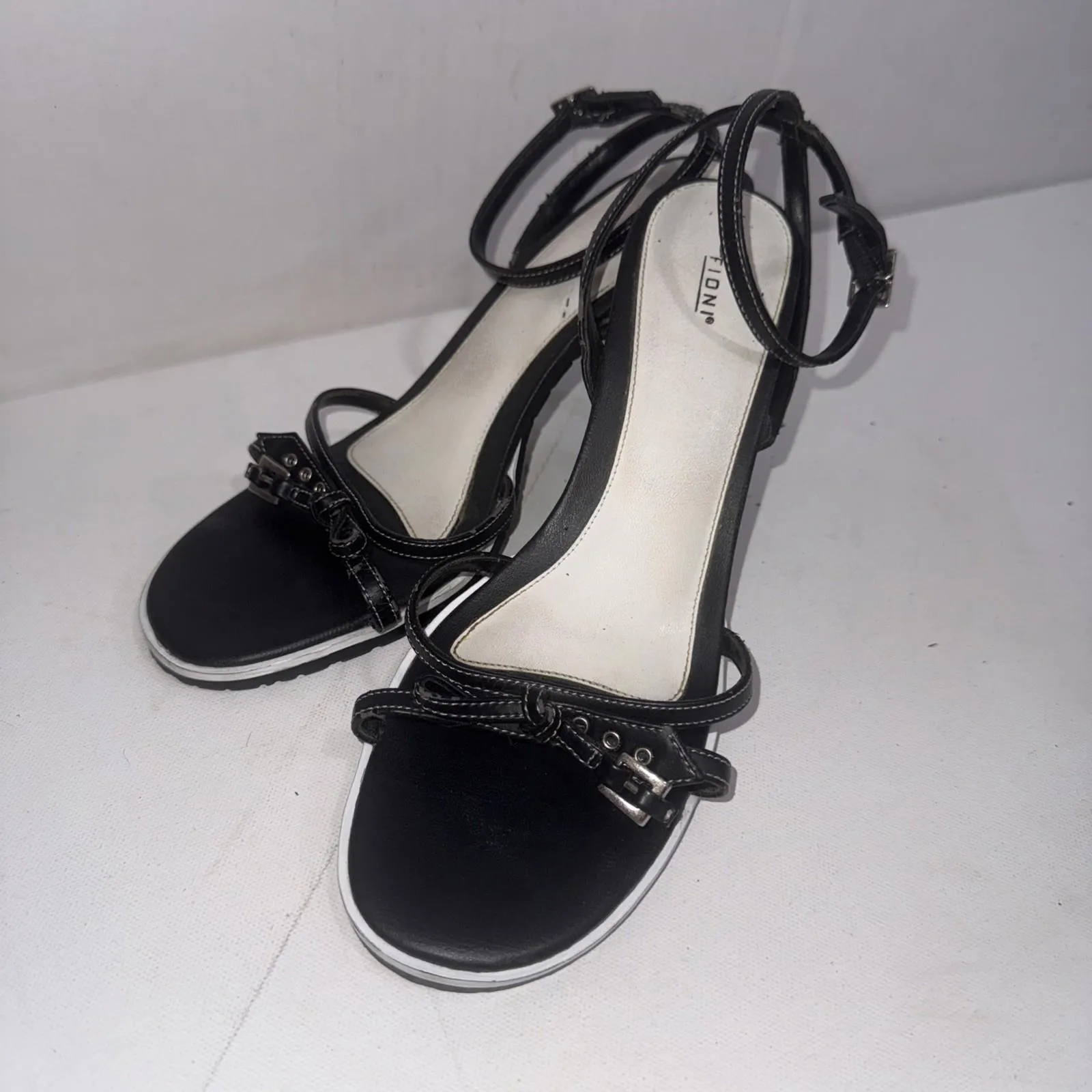 VTG Fioni 90s Y2K Faux Leather Strappy Black White Buckle Bow Kitten Heels 8.5 - Image 2